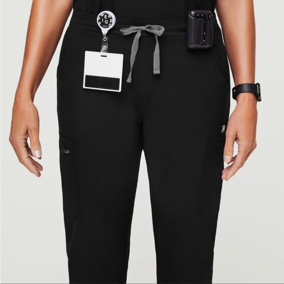 Figs Black Women's Scrub Set - Picture 9 of 16